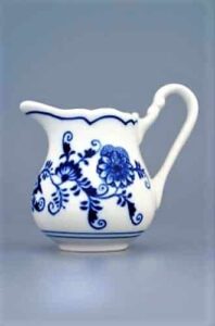 Cibulák – Mliekovka vysoká 0,85 l – originál cibuľový porcelán 1. akosť