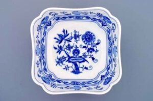 Cibulák – Misa šalátová 4-hranná vysoká 21 cm – originál cibuľový porcelán I. akosť