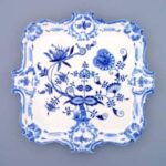 Cibulák – Podnos reliéfny s uškami 35 x 35 cm – originálny cibuľový porcelán 1. akosť