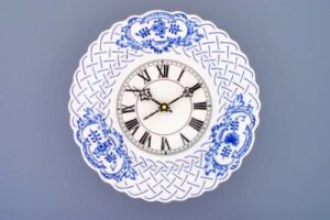Cibulák – Hodiny reliéfne 27 cm – originál cibuľový porcelán 1. akosť