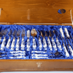 Blue onion – Set de tacâmuri de lux în cutie de lemn 24 de bucăți