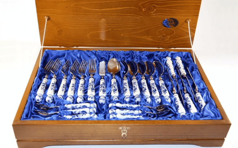 Blue onion – Set de tacâmuri de lux în cutie de lemn 24 de bucăți