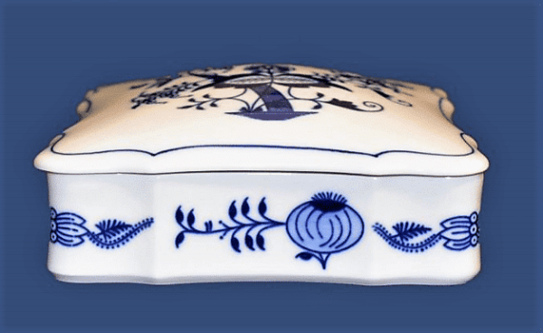 Cibulák – Dóza bonboniera 15,8 x 15,8 cm – originál cibuľový porcelán 1. akosť