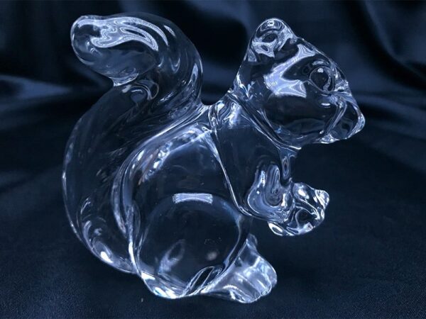 Krištálová brúsená dekoratívna veverička 8 cm