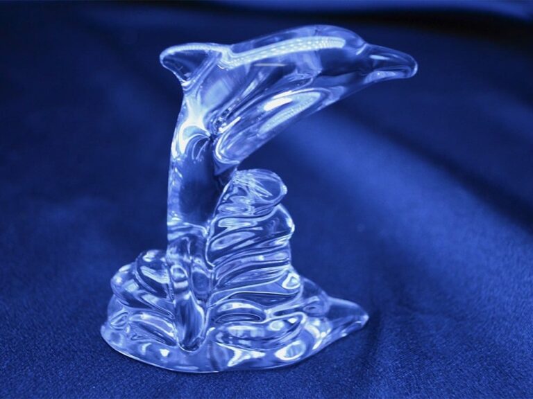 Delfin decorativ taiat cristal 6,8 cm
