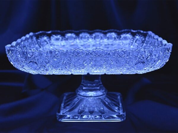 Krištálový brúsený tanier na podstavci 26 cm